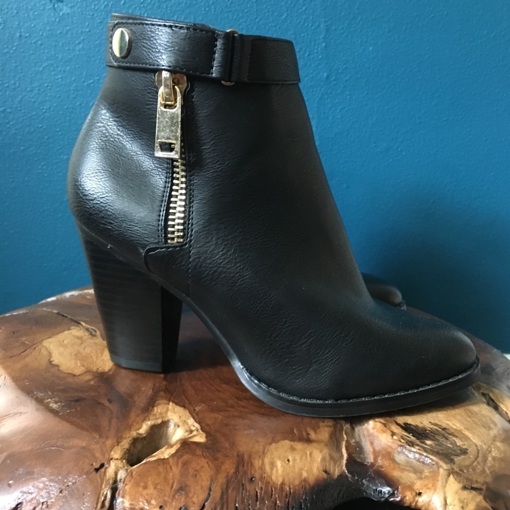 Apt 9 Black booties with gold details